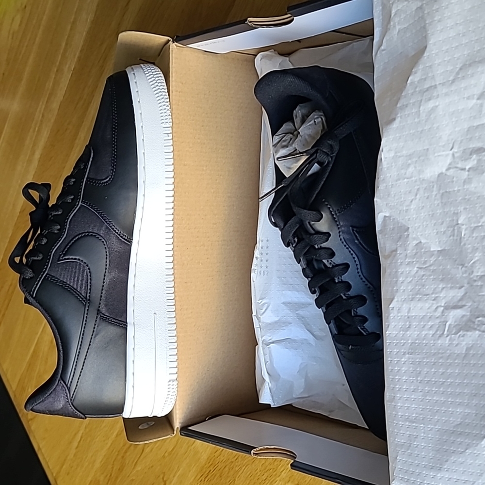 NIKE Air Force 1 '07 LV8 NOS Black size 10